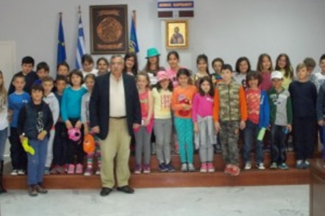 ΔΕΛΤΙΟ ΤΥΠΟΥ: Συνέντευξη τύπου του Δημάρχου Καρπάθου στους μαθητές του 2ου Δημοτικού Σχολείου