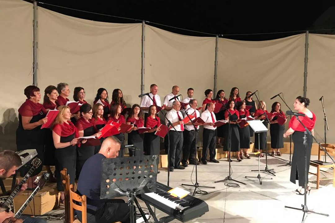 ΔΕΛΤΙΟ ΤΥΠΟΥ: Καταχειροκροτήθηκε η Πειραματική Χορωδία Δήμου Ρόδου στην Κάρπαθο