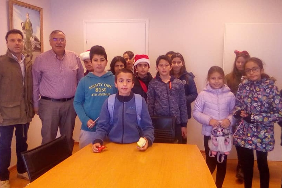 Κάλαντα απ’ τους μαθητές του 1ου Δημοτικού Σχολείου Πηγαδίων Καρπάθου