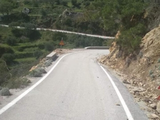 Άμεσης αποκατάστασης χρήζουν οι δρόμοι στο νησί