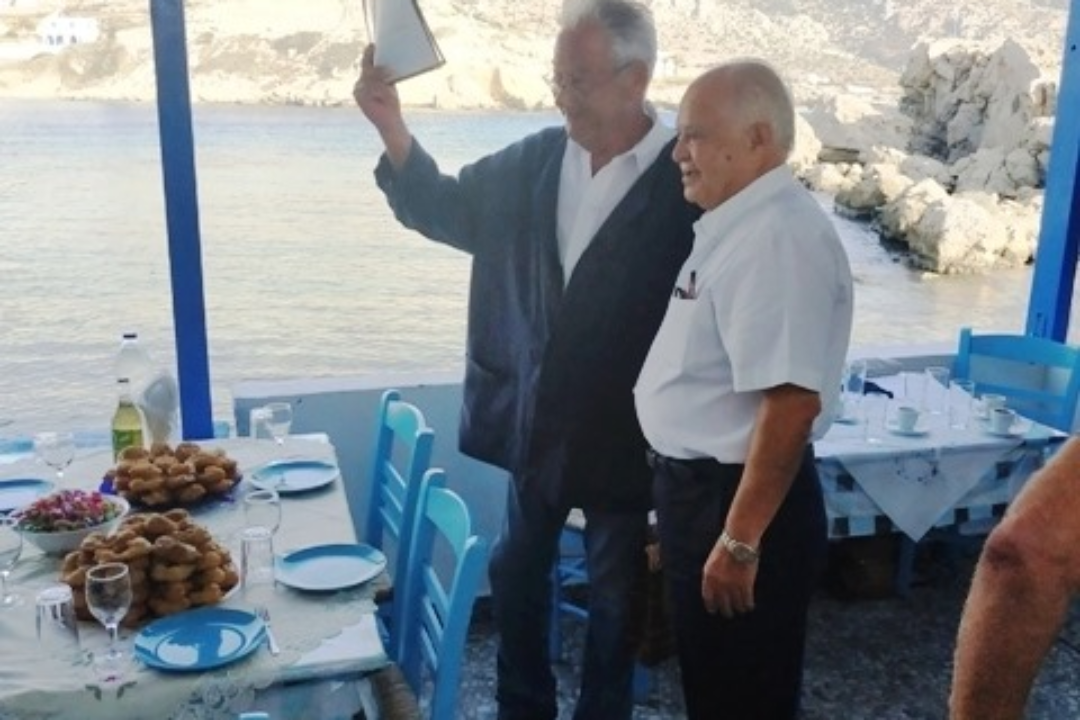 ΔΕΛΤΙΟ ΤΥΠΟΥ: Βραβεύτηκε από τον Σύλλογο Επιχειρηματιών του Λευκού επαναλαμβανόμενος επισκέπτης της Καρπάθου.