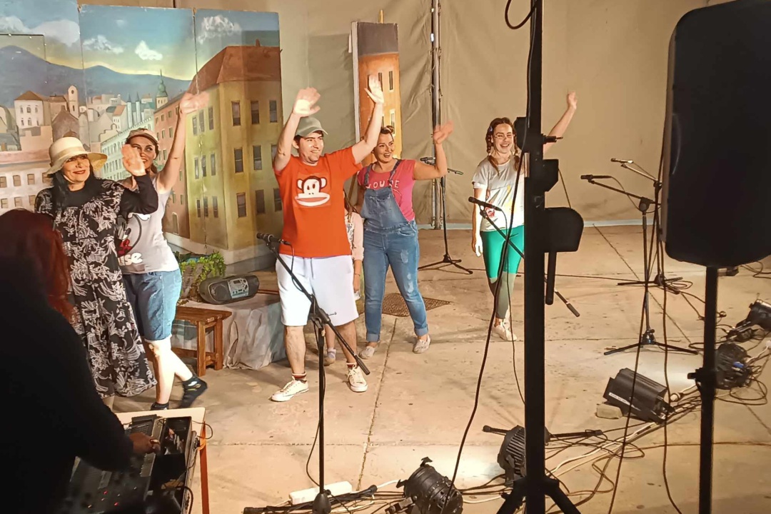 ΦΩΤΟ-ΣΤΙΓΜΕΣ από τη χθεσινή θεατρική παράσταση ” Ο Ευτυχισμένος Πρίγκηπας”