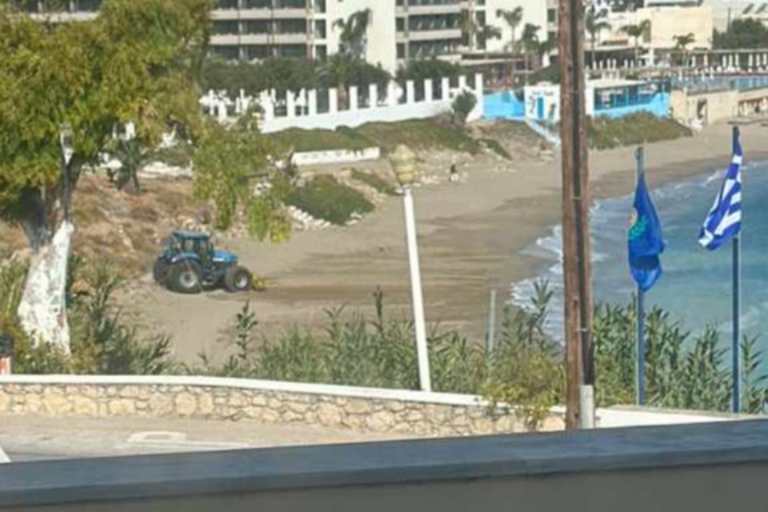 Επιχείρηση Καθαριότητας στις παραλίες από τον Δήμο Καρπάθου – Σήμερα και αύριο ο καθαρισμός της παραλίας Βρόντη